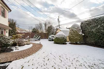 16 Dahlia Lane, Wantagh, NY 11793 - Photo 23