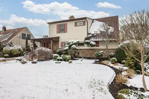 16 Dahlia Ln, Wantagh, NY 11793 - Photo 3