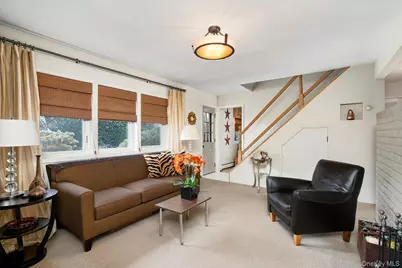 16 Dahlia Lane, Wantagh, NY 11793 - Photo 7