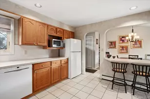 16 Dahlia Ln, Wantagh, NY 11793 - Photo 11