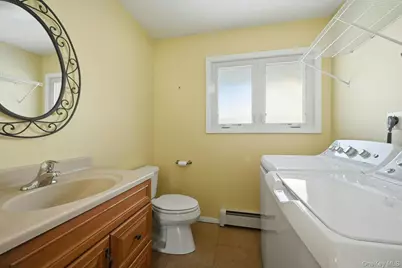 205 Oak Neck Lane, West Islip, NY 11795 - Photo 17