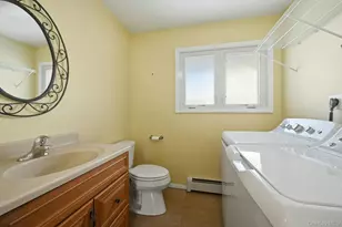 205 Oak Neck Ln, West Islip, NY 11795 - Photo 17