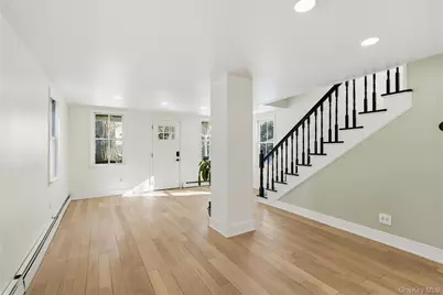 15 Hicks Street, Roslyn, NY 11576 - Photo 5