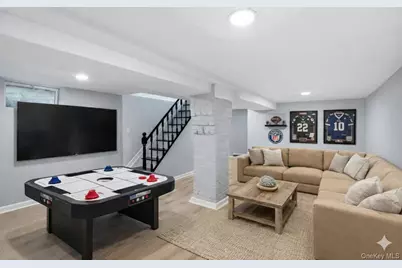 15 Hicks Street, Roslyn, NY 11576 - Photo 13