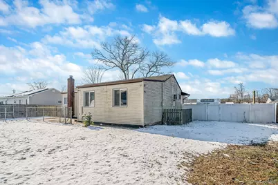 2711 Connecticut Avenue, Medford, NY 11763 - Photo 3