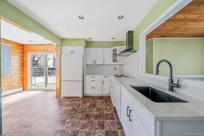 2711 Connecticut Avenue, Medford, NY 11763 - Photo 11