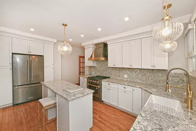 198 Warner Avenue, Roslyn Heights, NY 11577 - Photo 15