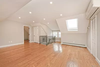 198 Warner Avenue, Roslyn Heights, NY 11577 - Photo 31