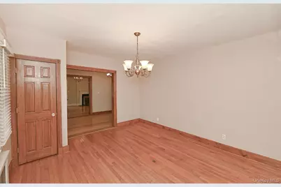 198 Warner Avenue, Roslyn Heights, NY 11577 - Photo 13