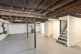 198 Warner Ave, Roslyn Heights, NY 11577 - Photo 33