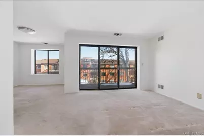 99 S Park Avenue #314, Rockville Centre, NY 11570 - Photo 5