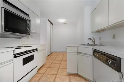 99 S Park Avenue #314, Rockville Centre, NY 11570 - Photo 7