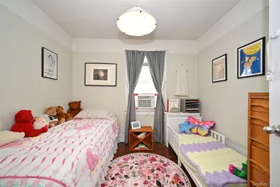 219 Floral Boulevard, Floral Park, NY 11001 - Photo 15