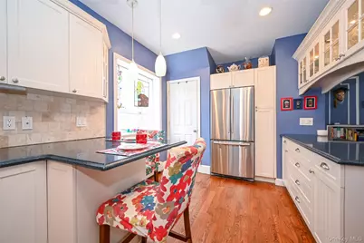 219 Floral Boulevard, Floral Park, NY 11001 - Photo 5