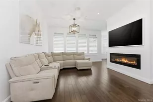 428 Trotting Ln, Westbury, NY 11590 - Photo 7