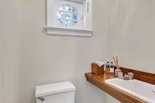 96 Quaker Ridge Rd, Manhasset, NY 11030 - Photo 11