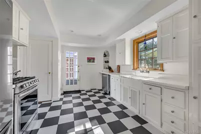 96 Quaker Ridge Road, Manhasset, NY 11030 - Photo 9