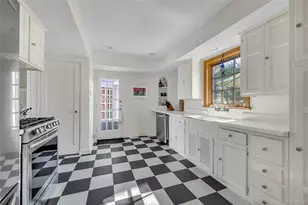 96 Quaker Ridge Rd, Manhasset, NY 11030 - Photo 9