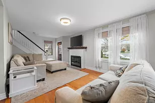 42 Driving Park Ave, Lynbrook, NY 11563 - Photo 3