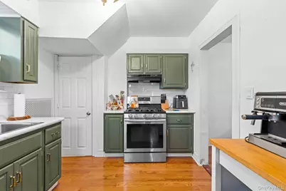 42 Driving Park Avenue, Lynbrook, NY 11563 - Photo 11