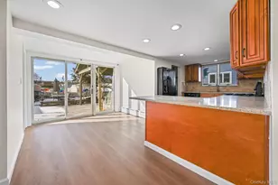 130 Gordon Pl, Freeport, NY 11520 - Photo 3