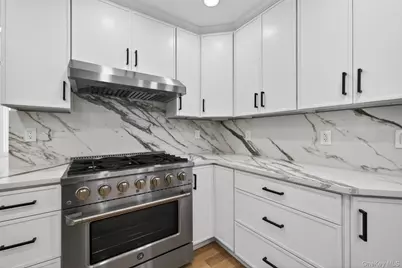 92 Kings Walk, Massapequa Park, NY 11762 - Photo 13