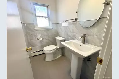 225 Cleveland Avenue, Mineola, NY 11501 - Photo 7