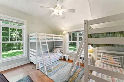 695 Main Street, Westhampton Beach, NY 11978 - Photo 17