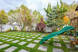 8 Willow Rd, New Hyde Park, NY 11040 - Photo 27