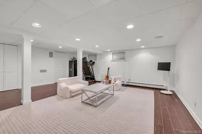 8 Willow Road, New Hyde Park, NY 11040 - Photo 23