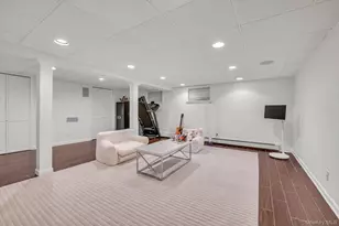 8 Willow Rd, New Hyde Park, NY 11040 - Photo 23