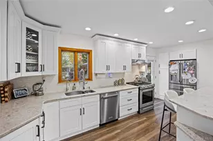 8 Willow Rd, New Hyde Park, NY 11040 - Photo 7