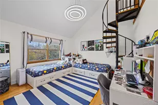 8 Willow Rd, New Hyde Park, NY 11040 - Photo 21