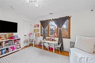 8 Willow Rd, New Hyde Park, NY 11040 - Photo 17