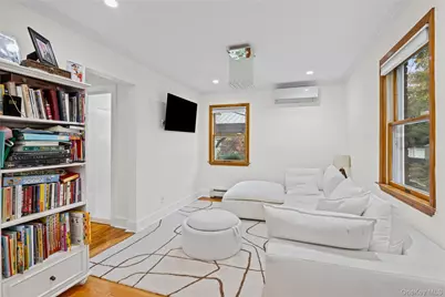 8 Willow Road, New Hyde Park, NY 11040 - Photo 11