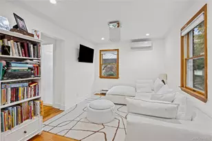 8 Willow Rd, New Hyde Park, NY 11040 - Photo 11