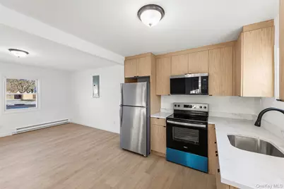 818 Meade Avenue, Bellport, NY 11713 - Photo 7