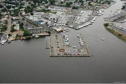 385 Beacon Avenue, Lindenhurst, NY 11757 - Photo 23