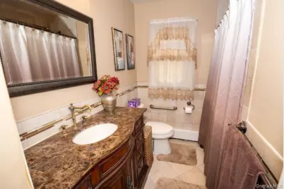 385 Beacon Avenue, Lindenhurst, NY 11757 - Photo 7