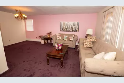 385 Beacon Avenue, Lindenhurst, NY 11757 - Photo 9