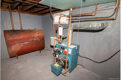 385 Beacon Avenue, Lindenhurst, NY 11757 - Photo 21