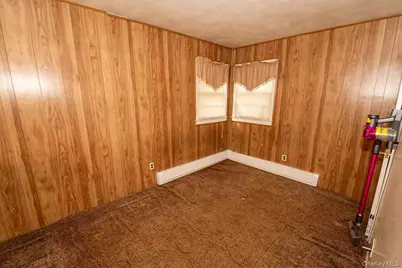 385 Beacon Avenue, Lindenhurst, NY 11757 - Photo 13