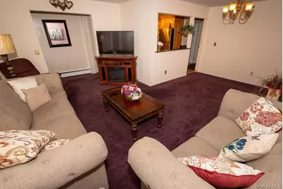 385 Beacon Avenue, Lindenhurst, NY 11757 - Photo 11