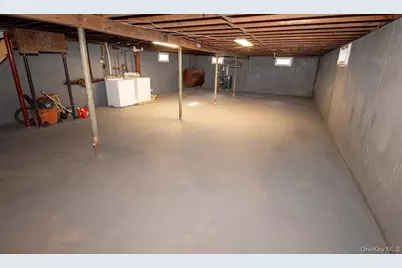 385 Beacon Avenue, Lindenhurst, NY 11757 - Photo 15