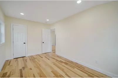 131 Belle Avenue, Ronkonkoma, NY 11779 - Photo 11