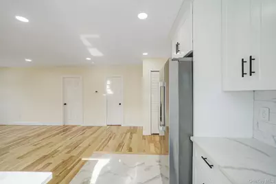 131 Belle Avenue, Ronkonkoma, NY 11779 - Photo 9