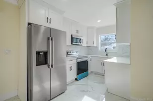 131 Belle Ave, Ronkonkoma, NY 11779 - Photo 3