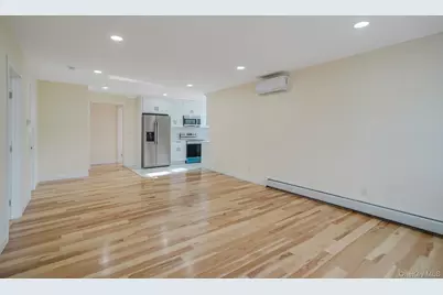 131 Belle Avenue, Ronkonkoma, NY 11779 - Photo 5