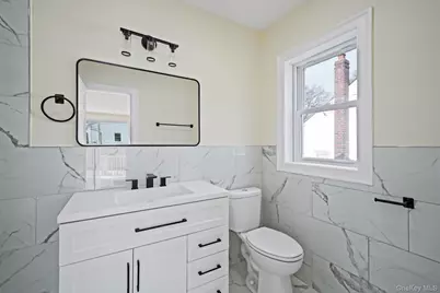 131 Belle Avenue, Ronkonkoma, NY 11779 - Photo 17