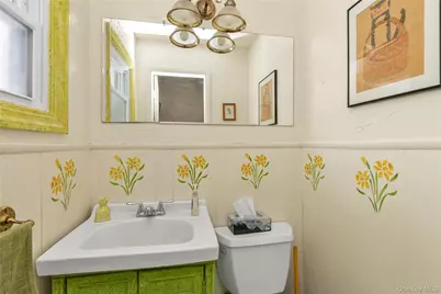 27 Deepdale Parkway, Roslyn Heights, NY 11577 - Photo 7